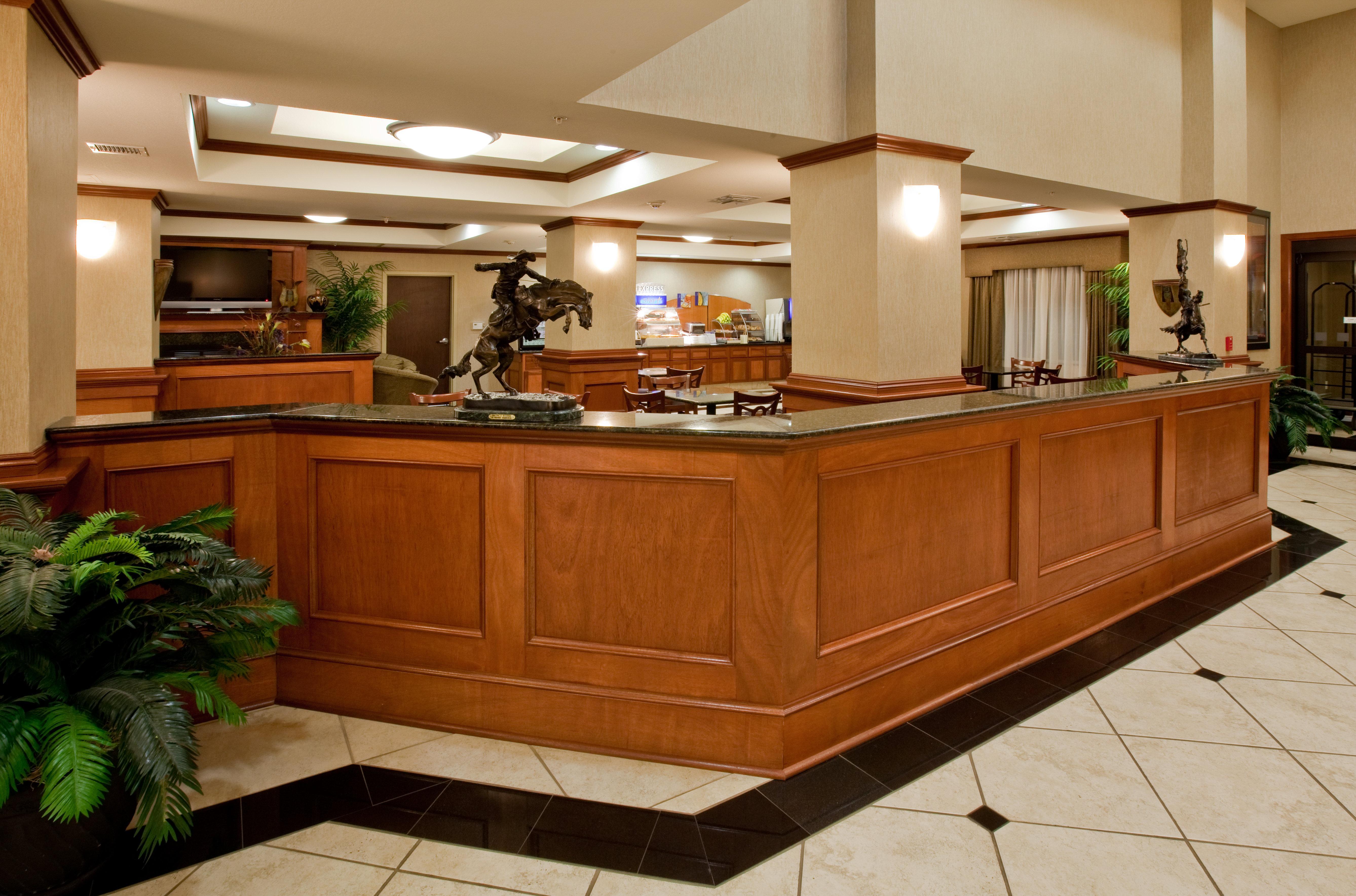 Holiday Inn Express Hotel And Suites Ada, An Ihg Hotel Zewnętrze zdjęcie