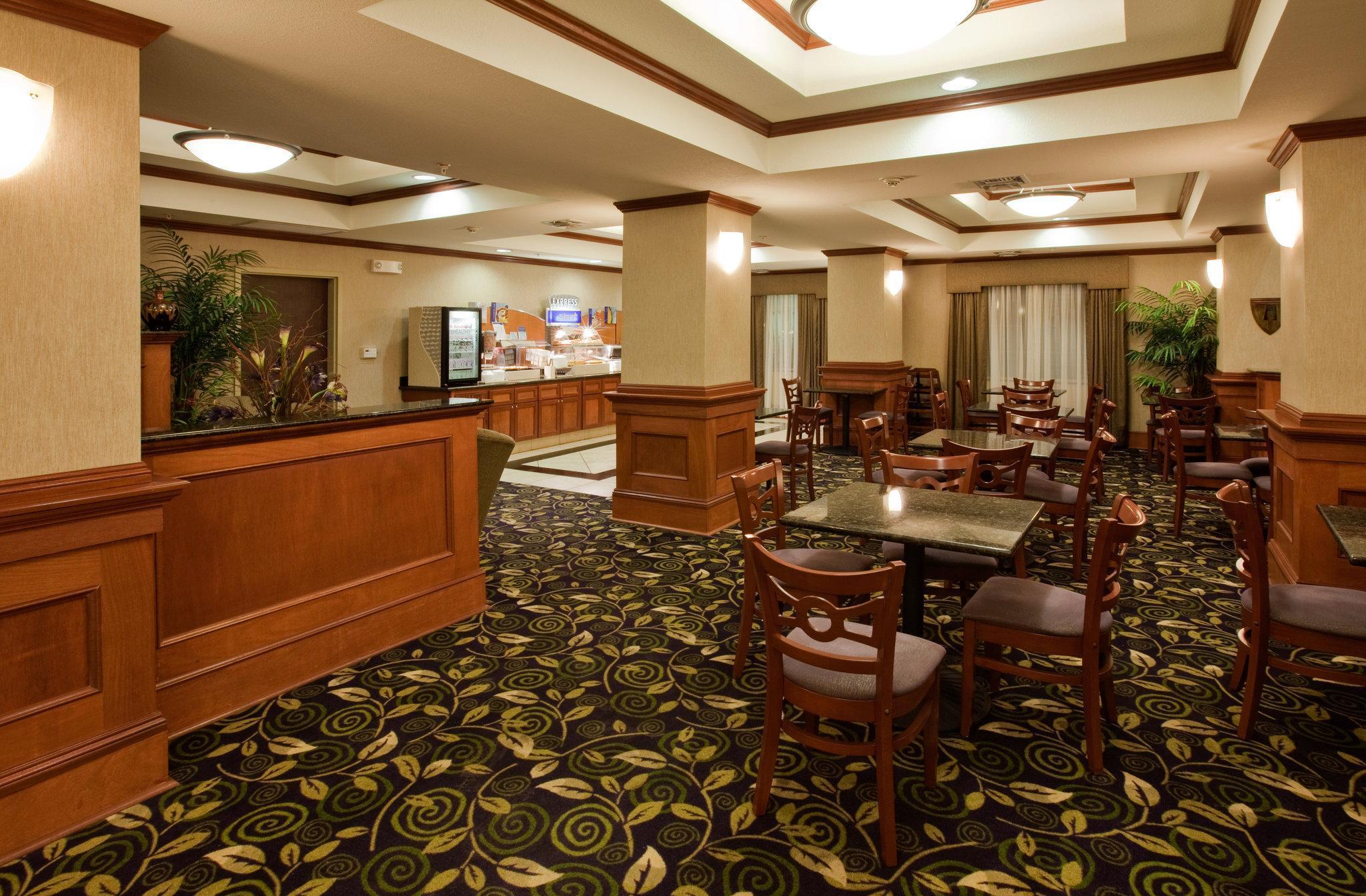 Holiday Inn Express Hotel And Suites Ada By Ihg Zewnętrze zdjęcie